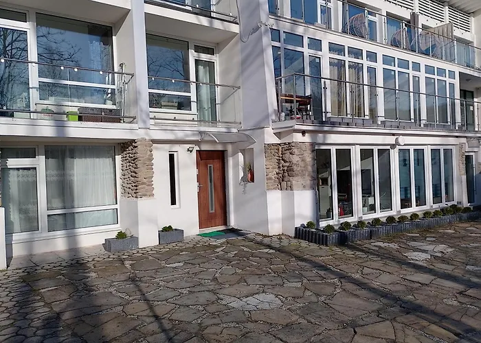 Alias شقة أوسترون