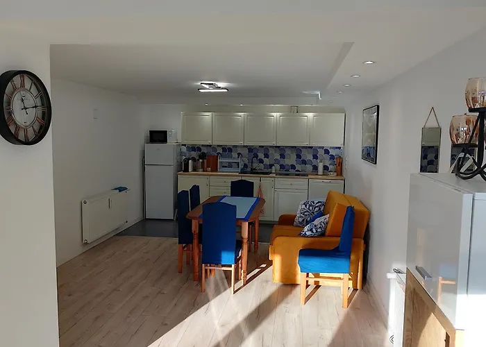 شقة Alias أوسترون