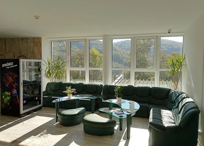 شقة Alias أوسترون